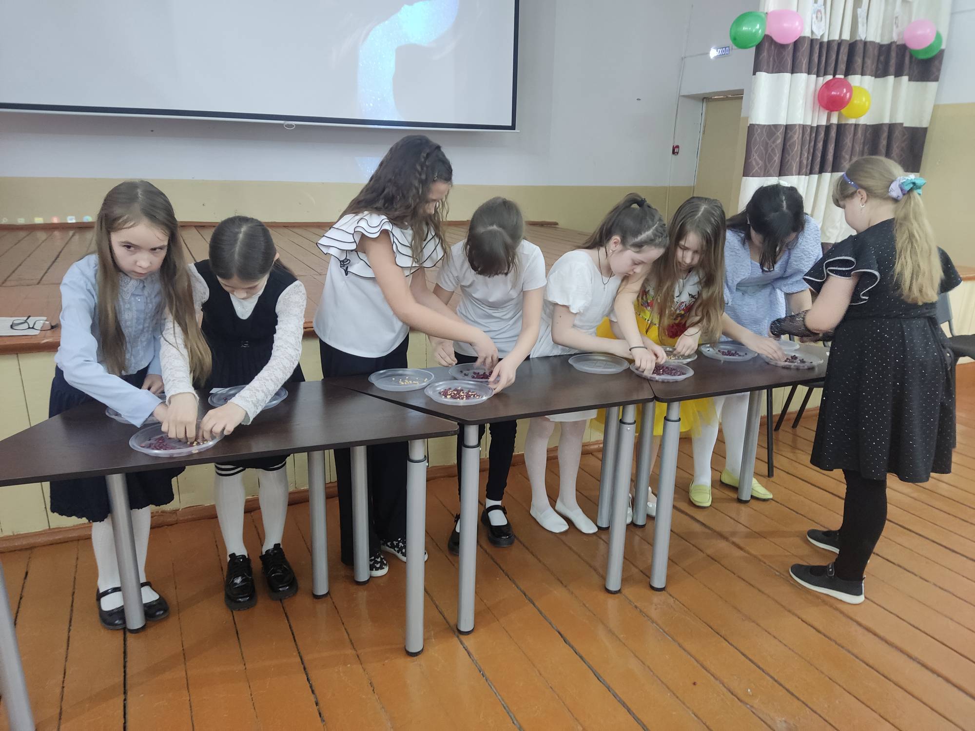 5 и 6 марта в МБОУ «Бродковская СОШ» прошли мероприятия для обучающихся начальных классов «А ну-ка, девочки».