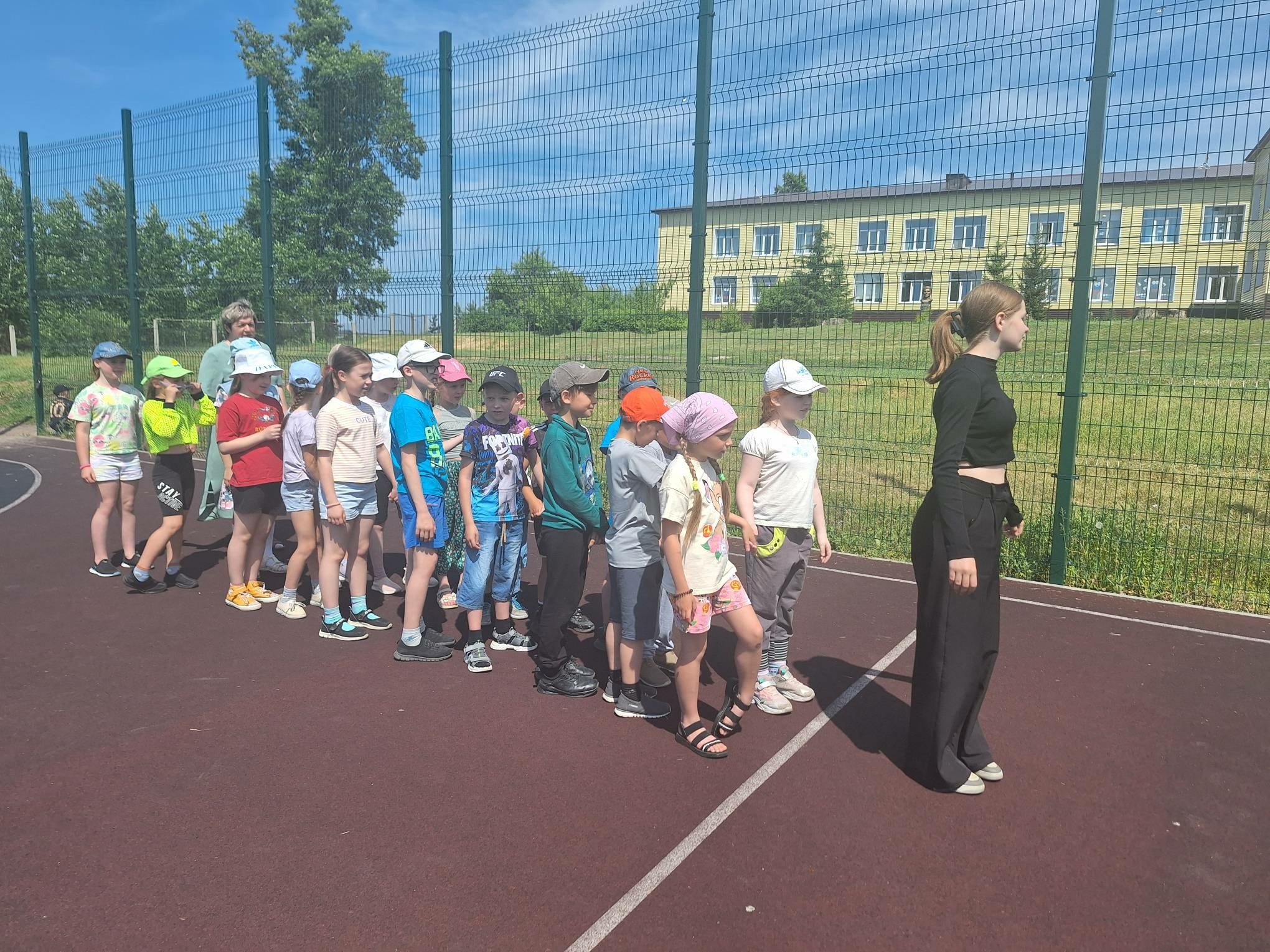 Третий день пришкольного лагеря - «Народные игры и забавы».