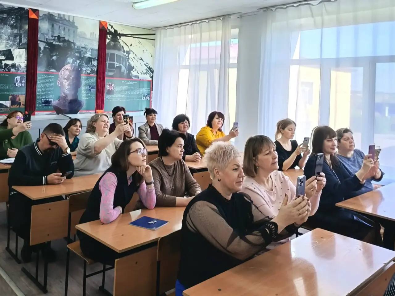 МБОУ «Бродковская СОШ» борется за победу Всероссийском конкурсе школьных музеев от Общества «Знание».