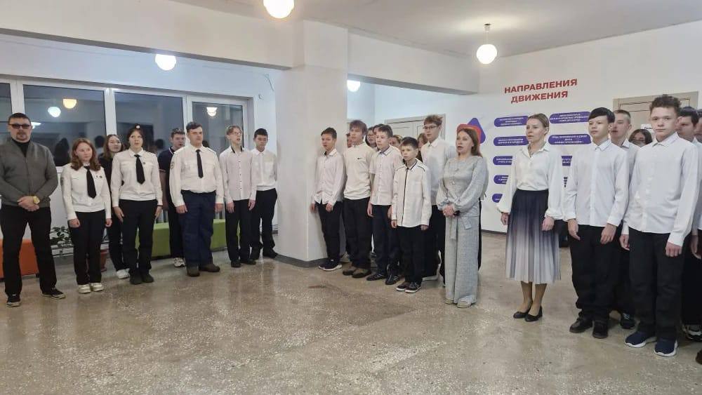 Традиционная линейка выноса государственного флага Российской Федерации. Традиционная линейка выноса государственного флага Российской Федерации..