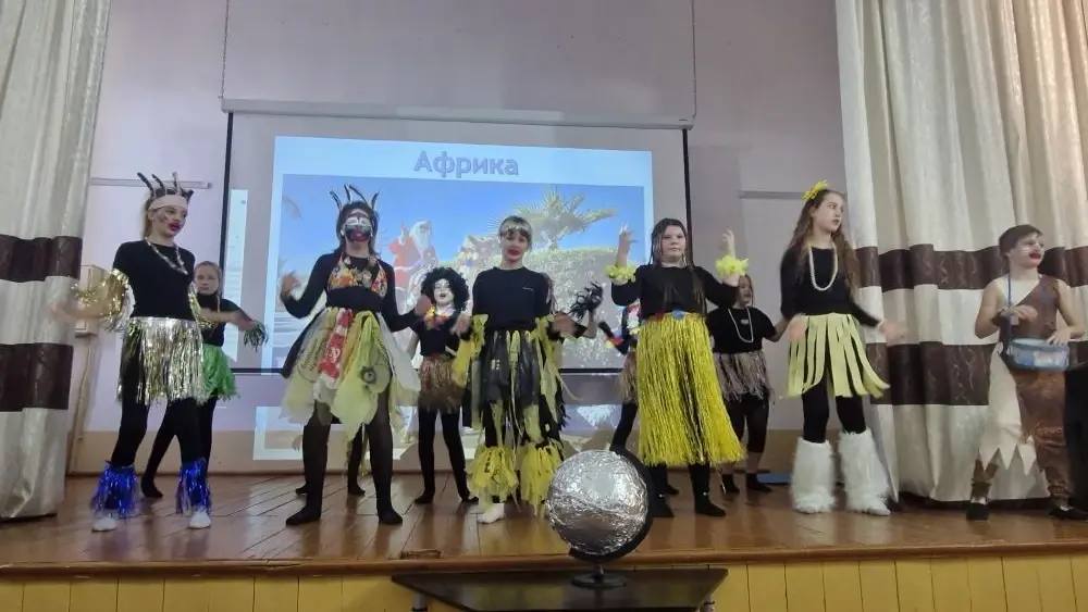 29 декабрь дан старт новогодним представлениям в нашей школе..