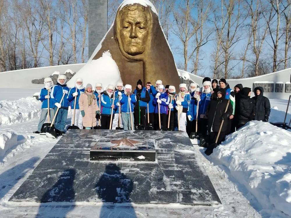 Участие в очистке от снега Мемориального комплекса  ВОВ.