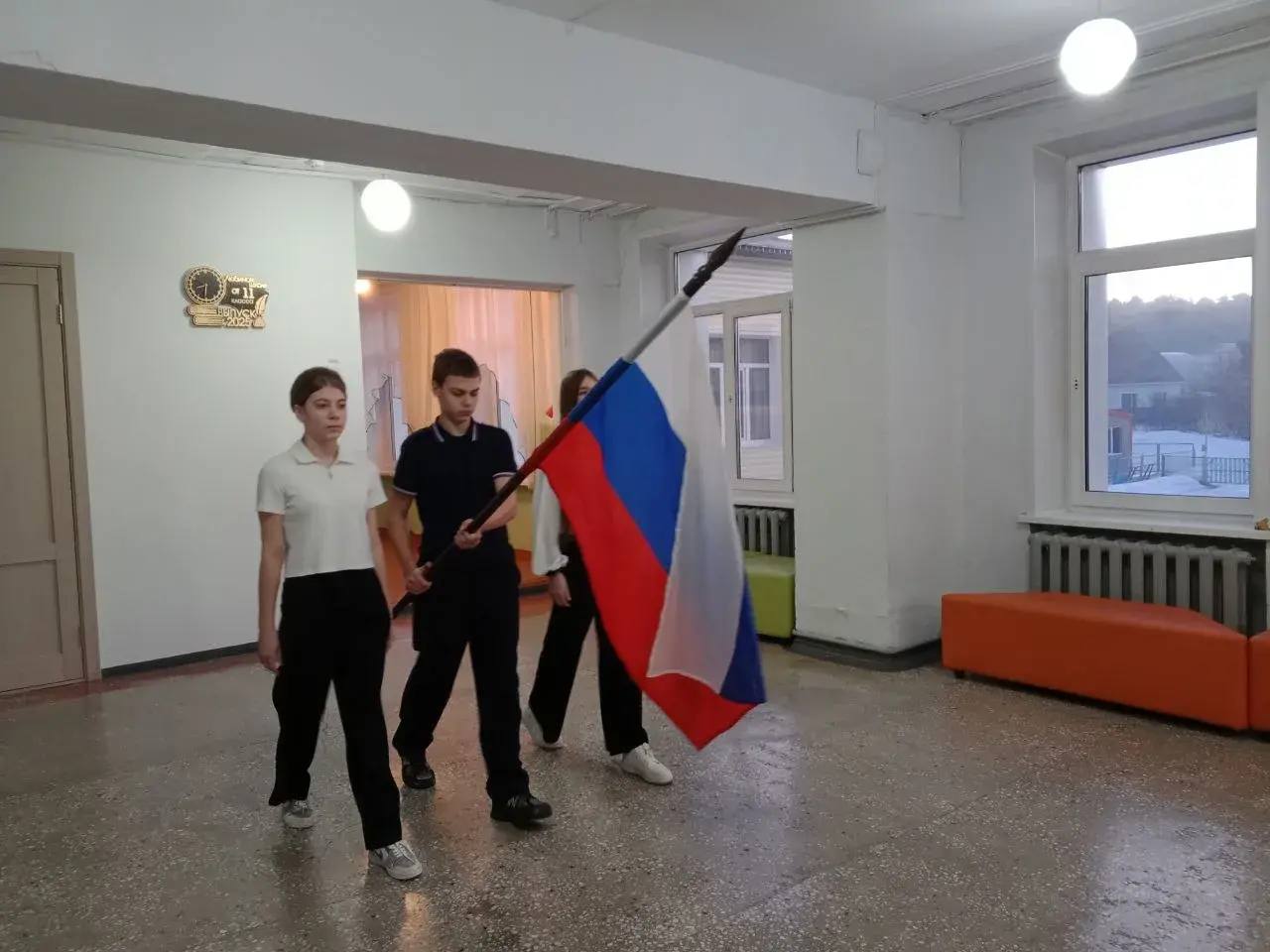 Вынос флага Российской Федерации.