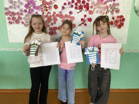 Сегодня ребята 2 А класса встречали весну..